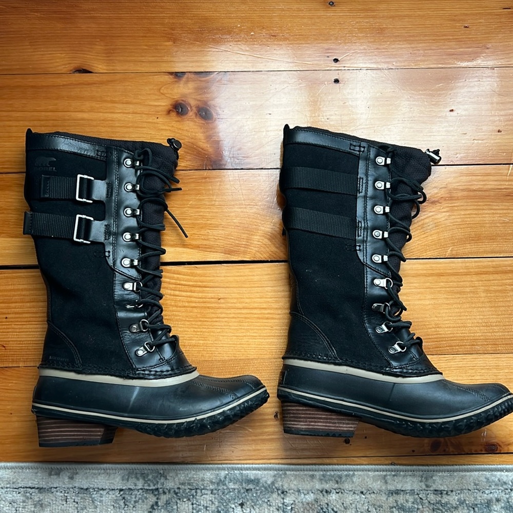 Black Sorel Conquest Carly boots - sz 8
